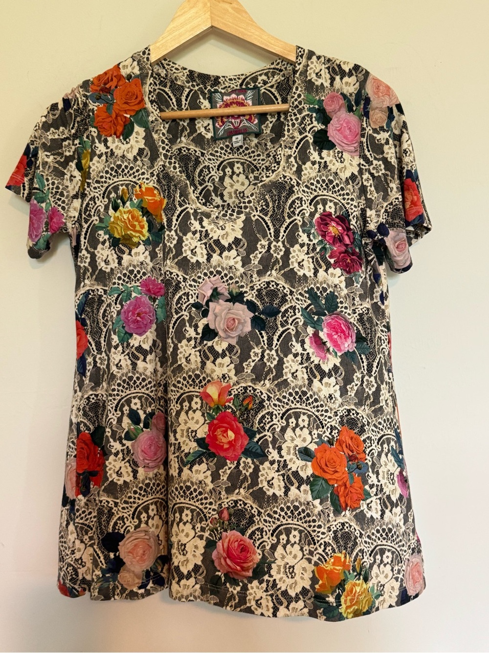 Johnny Was Rose Lace Floral V-Neck Swing Tee Top XS - Picture 4 of 6